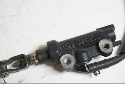 Baksidan på Bromshuvudcylinder från en Yamaha XJR 1300 -2005 motorcykel.