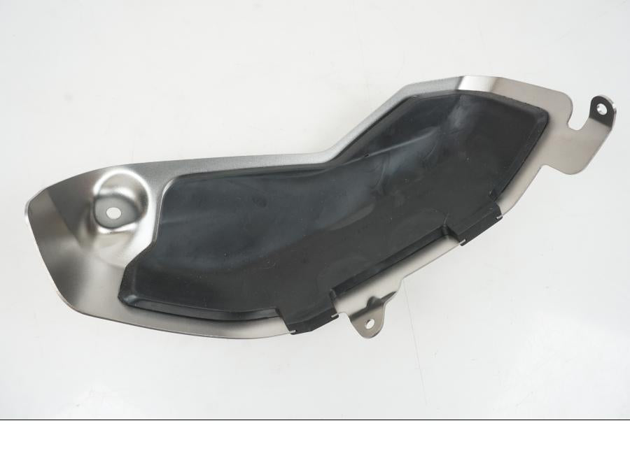 Snett uppifrån på Ventilkåpskydd från en BMW R 1200 GS -2018 motorcykel.