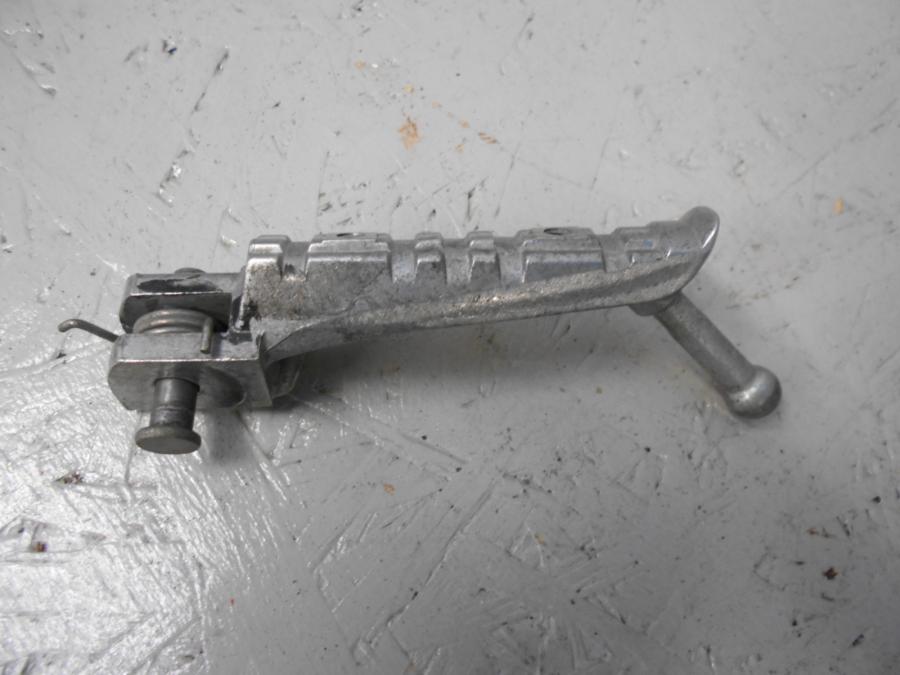 Framsidan på Fotpinne från en Yamaha YZF-R 125 -2009 motorcykel.