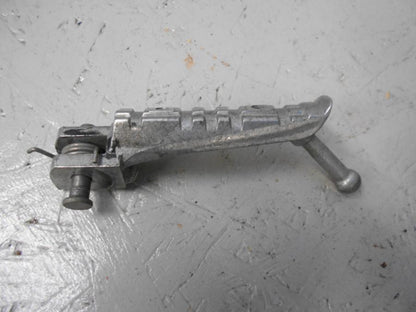 Framsidan på Fotpinne från en Yamaha YZF-R 125 -2009 motorcykel.