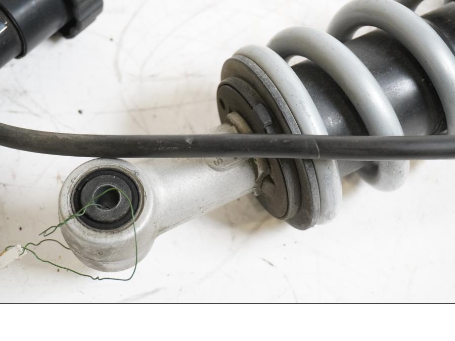 Höger sida på Stötdämpare från en BMW R 850 R -2004 motorcykel.