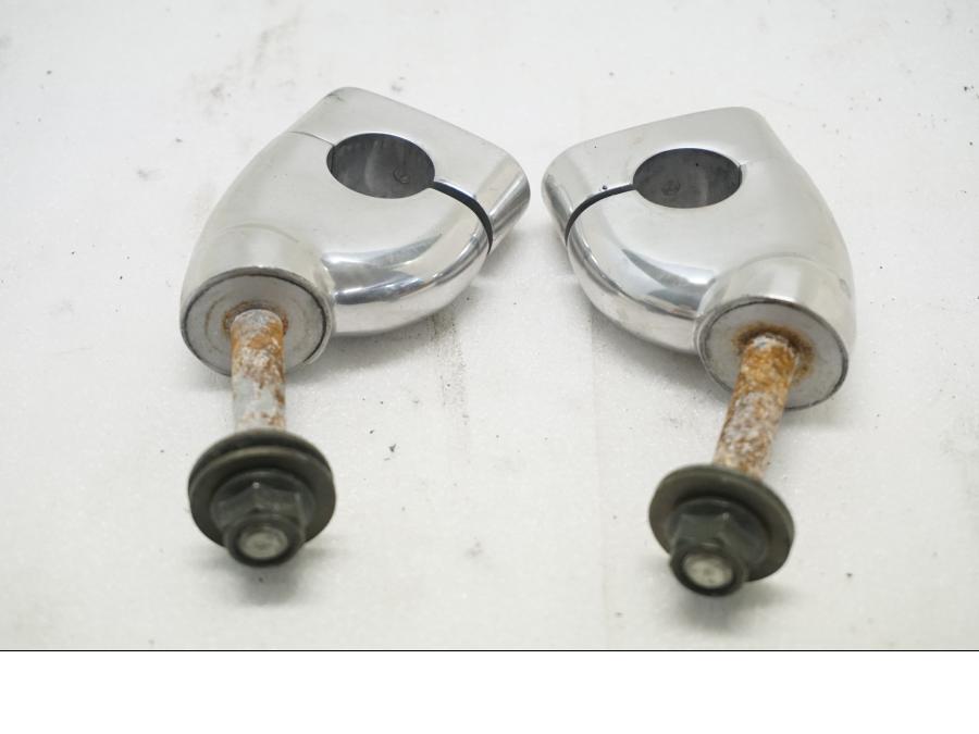 Baksidan på Styrfäste från en Yamaha MT-03 -2007 motorcykel.