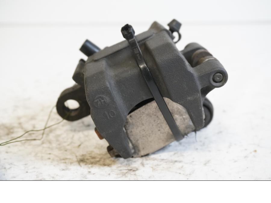 Baksidan på Bromsok från en Kawasaki Z 750 -2008 motorcykel.