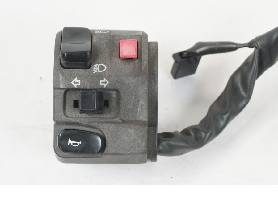 Baksidan på Styrelreglage från en Kawasaki ER-6F -2010 motorcykel.