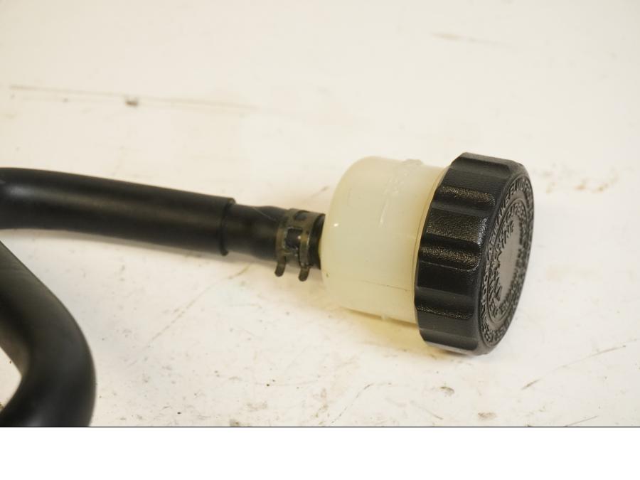 Baksidan på Bromshuvudcylinder från en Yamaha FJR 1300 -2001 motorcykel.