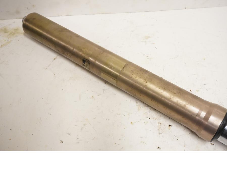 Snett uppifrån på Gaffelben från en Kawasaki ZXR 750 -1993 motorcykel.