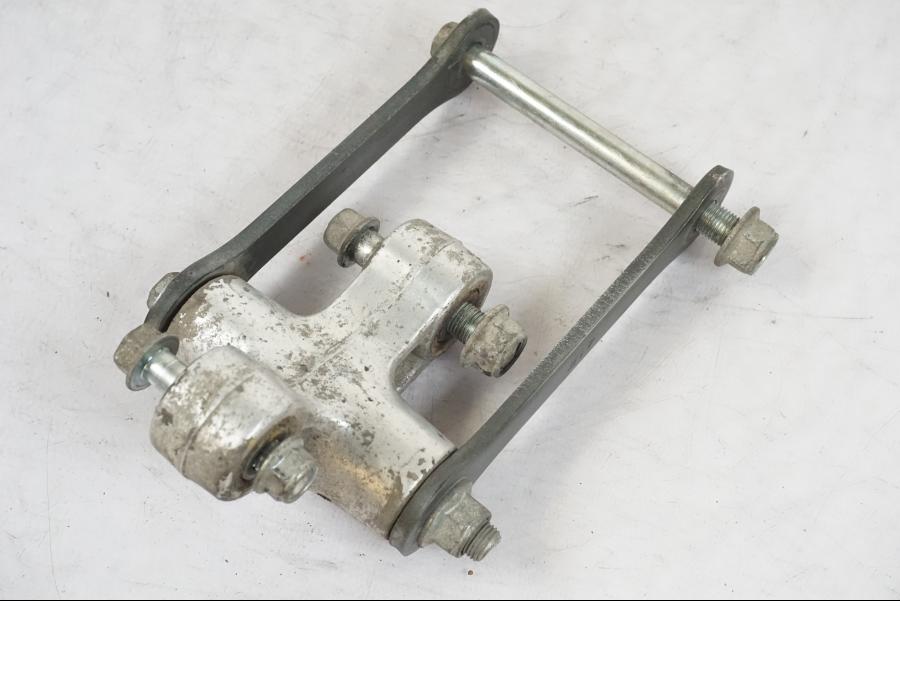 Extrabild3 på Stötdämparlänkage från en Suzuki VL 800 -2002 motorcykel.