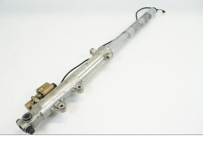 Snett nerifrån på Gaffelben från en Suzuki GSX-R 1100 -1986 motorcykel.