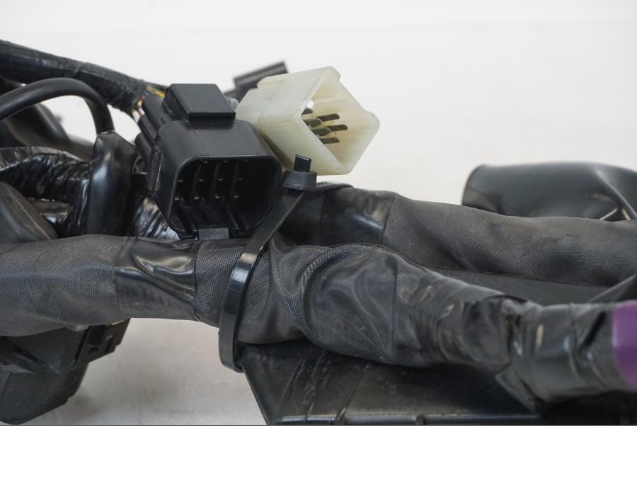 Vänster sida på Kabelstam från en Yamaha YZF 1000 R1 -2009 motorcykel.