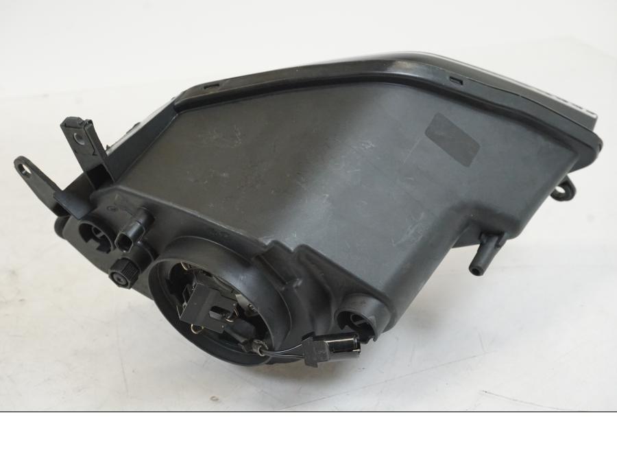 Höger sida på Strålkastare från en BMW S 1000 XR -2014 motorcykel.