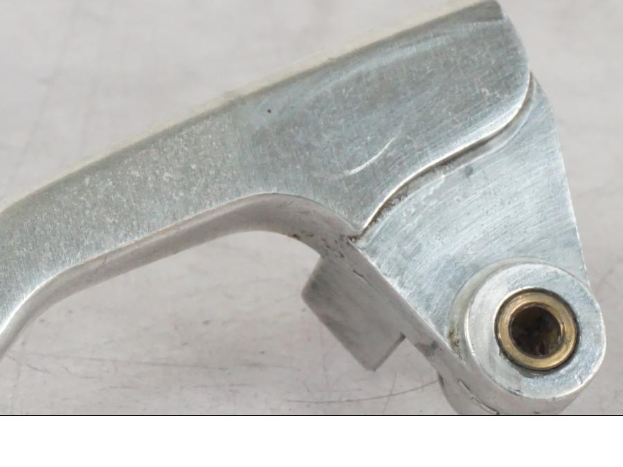 Baksidan på Kopplingsgrepp från en Suzuki VL 800 -2002 motorcykel.