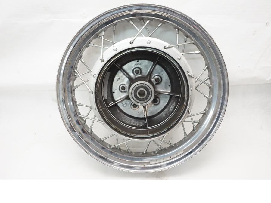 Baksidan på Fälg från en Yamaha XV 535 -1996 motorcykel.