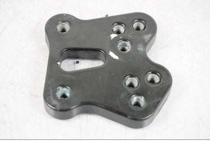 Framsidan på Fotpinnefäste inre från en Suzuki GSX-R 1000 -2008 motorcykel.