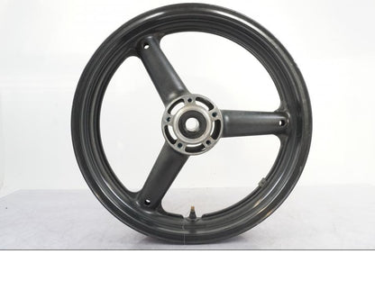 Framsidan på Fälg från en Suzuki GSX 1300 RX -1999 motorcykel.