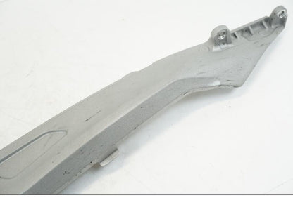 Höger sida på Bakram från en Ducati Hyperstrada -2013 motorcykel.