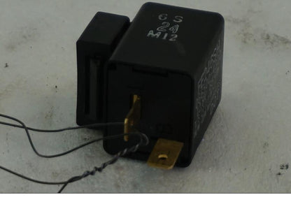 Baksidan på Blinkersrelä från en Suzuki DL 1000 -2016 motorcykel.