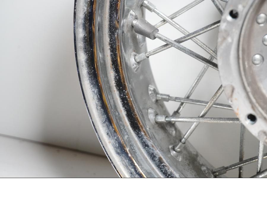 Extrabild1 på Fälg från en Yamaha XVS 1100 -2001 motorcykel.