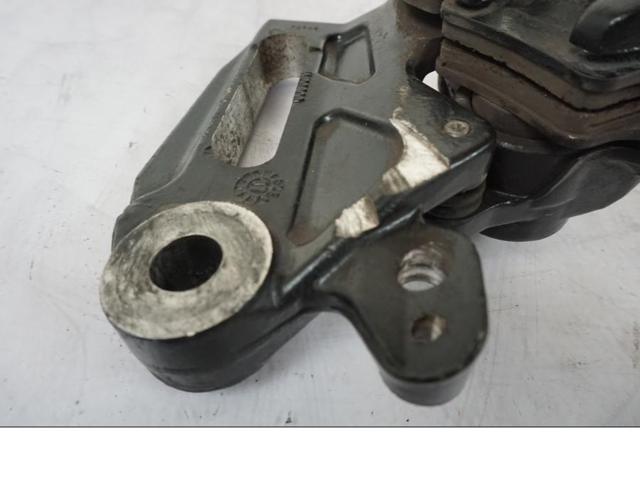 Snett nerifrån på Bromsok från en KTM 125 Duke -2017 motorcykel.