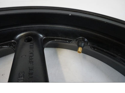 Vänster sida på Fälg från en Suzuki GSX 600 F -1998 motorcykel.