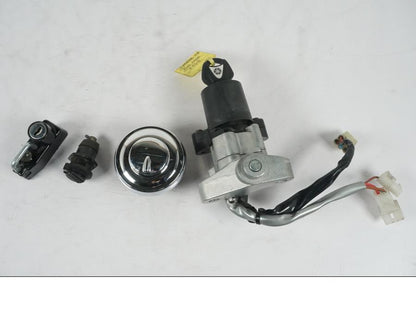 Framsidan på Låssats från en Yamaha XVS 1100 -2003 motorcykel.