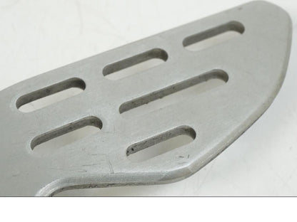 Vänster sida på Fotpinnefäste från en Yamaha YZF 1000 R1 -2007 motorcykel.