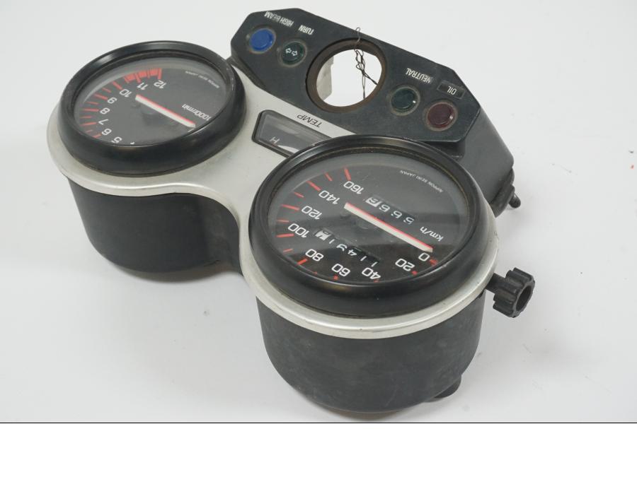 Baksidan på Instrumentpanel från en Yamaha TZR 125 -1990 motorcykel.