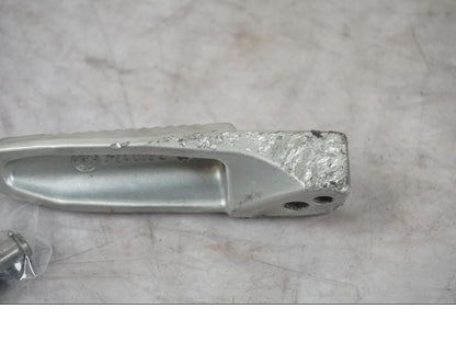 Vänster sida på Fotpinne från en BMW F 800 R -2018 motorcykel.