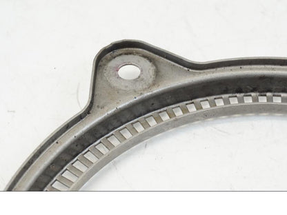 Snett uppifrån på ABS krans från en BMW K 1200 LT -2004 motorcykel.