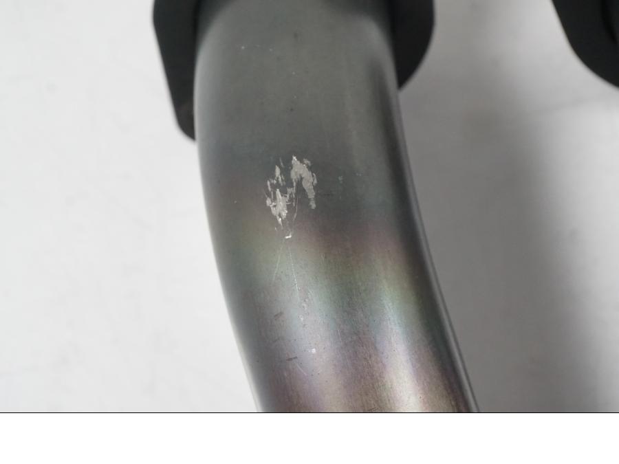 Snett uppifrån på Grenrör från en Yamaha YZF 1000 R1 -2007 motorcykel.