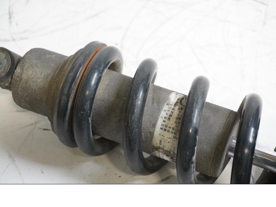 Snett uppifrån på Stötdämpare från en Yamaha FZR 1000 -1988 motorcykel.