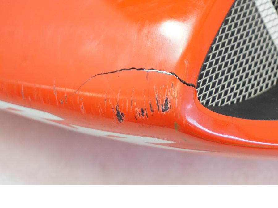 Snett nerifrån på Bakvinge från en Honda CBR 1000 RR -2007 motorcykel.