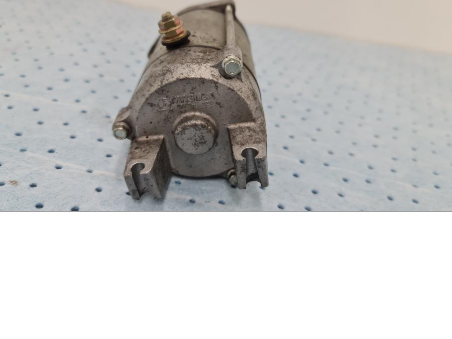 Baksidan på Startmotor från en Honda VT 1100 C -2000 motorcykel.