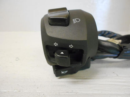 Baksidan på Styrelreglage från en Yamaha YZF-R 125 -2012 motorcykel.