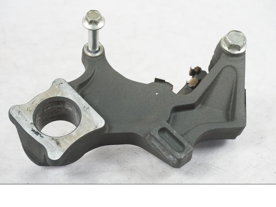 Framsidan på Bromsoksfäste från en Suzuki GSX-R 600 -2007 motorcykel.