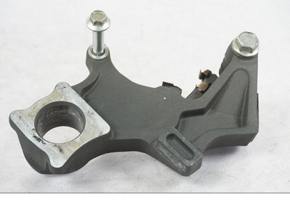 Framsidan på Bromsoksfäste från en Suzuki GSX-R 600 -2007 motorcykel.