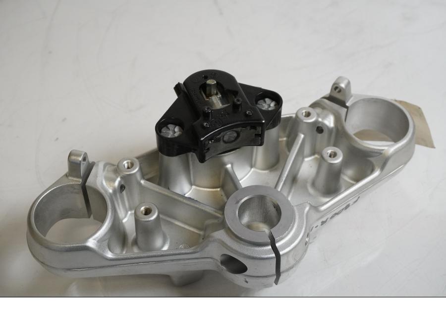 Vänster sida på Gaffelkrona från en BMW F 800 R -2011 motorcykel.