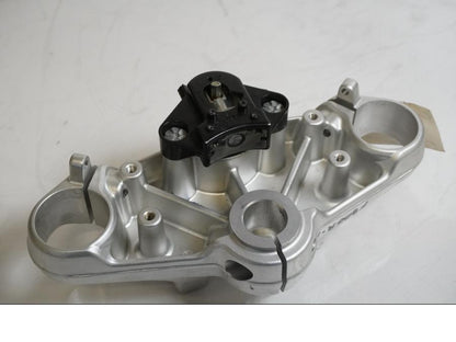 Vänster sida på Gaffelkrona från en BMW F 800 R -2011 motorcykel.