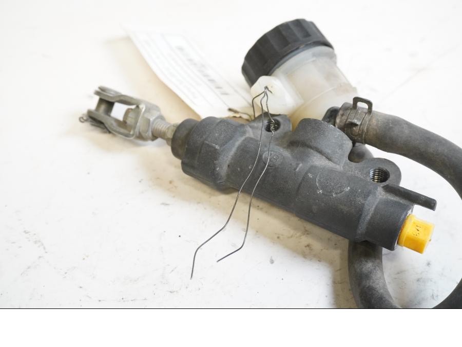 Höger sida på Bromshuvudcylinder från en Triumph Tiger 800 -2011 motorcykel.