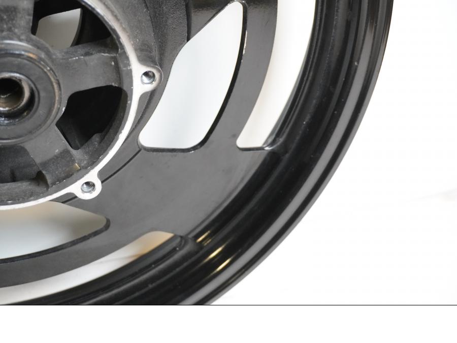 Vänster sida på Fälg från en Yamaha V-MAX 1200 -1997 motorcykel.