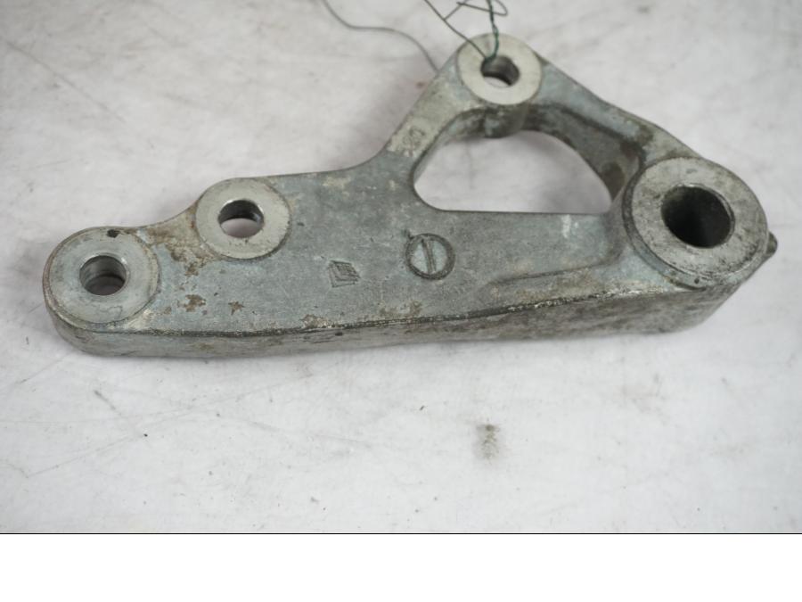 Vänster sida på Bromsoksfäste från en Kawasaki ZZR 600 -1991 motorcykel.