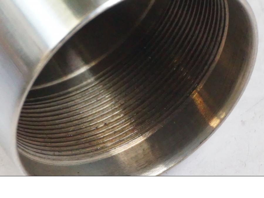 Höger sida på Gaffelben från en Honda VT 750 -2004 motorcykel.