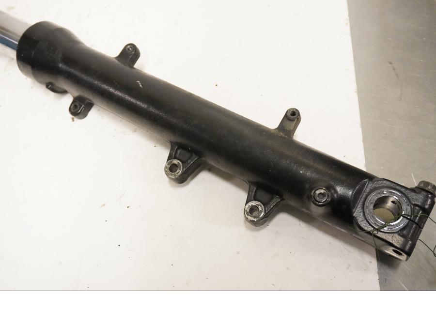 Baksidan på Gaffelben från en Honda CBR 1000 F -1993 motorcykel.