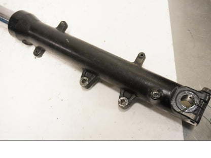 Baksidan på Gaffelben från en Honda CBR 1000 F -1993 motorcykel.