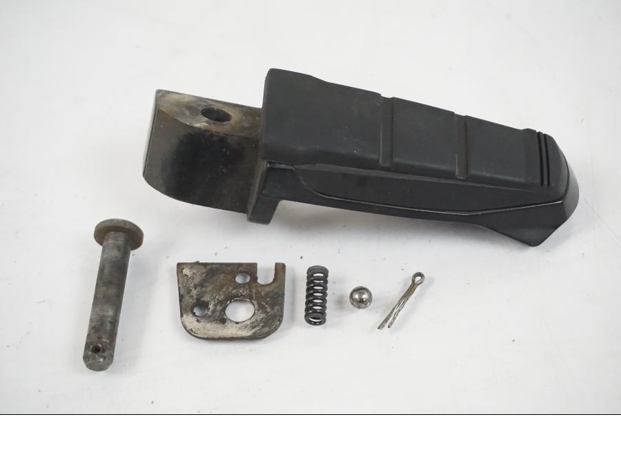 Framsidan på Fotpinne från en BMW F 650 CS -2002 motorcykel.