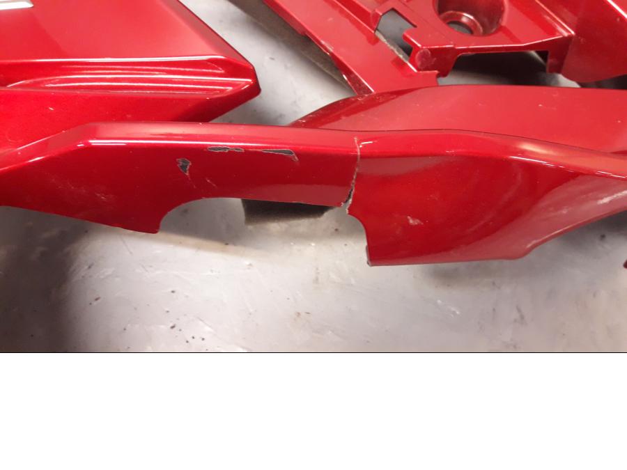 Höger sida på Sidkåpa från en Yamaha FJR 1300 -2005 motorcykel.