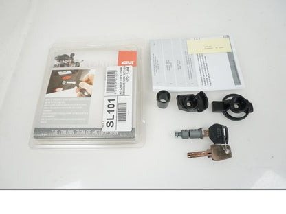 Baksidan på Låssats från en Universal Universal -0 moped.