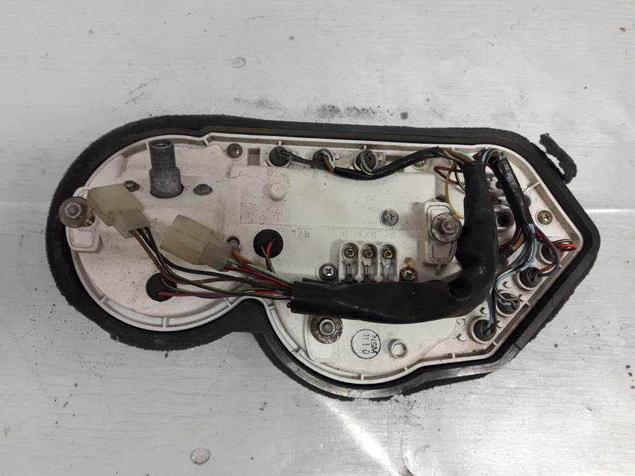 Baksidan på Instrumentpanel från en Kawasaki ZZR 1100 -1990 motorcykel.