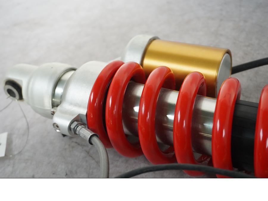 Vänster sida på Stötdämpare ESA från en BMW F 850 GS -2017 motorcykel.