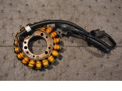 Baksidan på Generator från en Kawasaki VN 800 -1995 motorcykel.