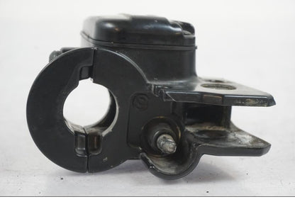 Snett nerifrån på Bromshuvudcylinder från en H-D Street Glide FLHX -2012 motorcykel.